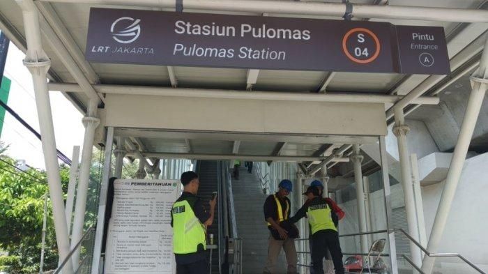 Penampakan gerbang masuk ke Stasiun LRT Pulomas di Jakarta