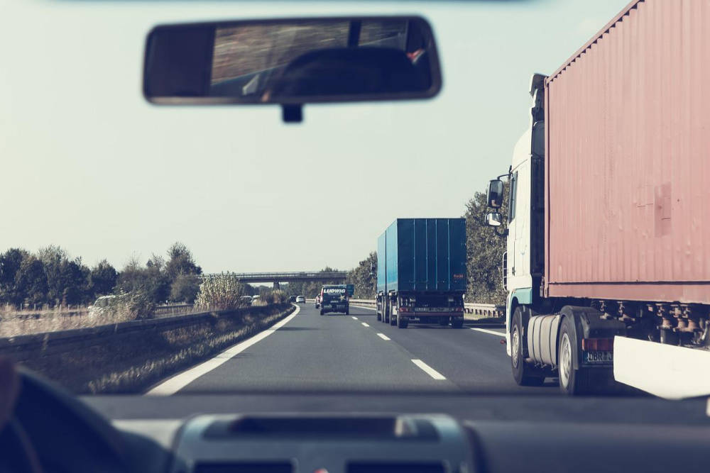 Jalan Tol di dekat Grand Teratai