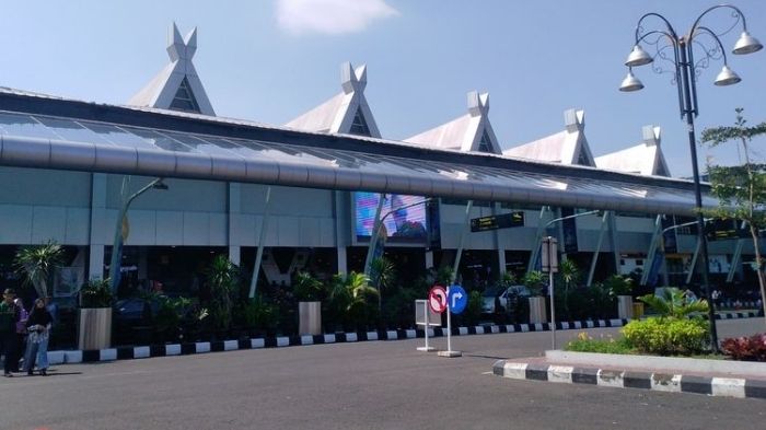 Bandara Husein Sastranegara, lokasinya dekat dengan apartemen Landmark Bandung
