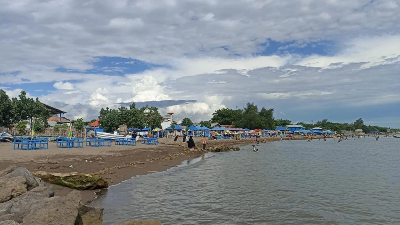 Pantai Biru Makassar