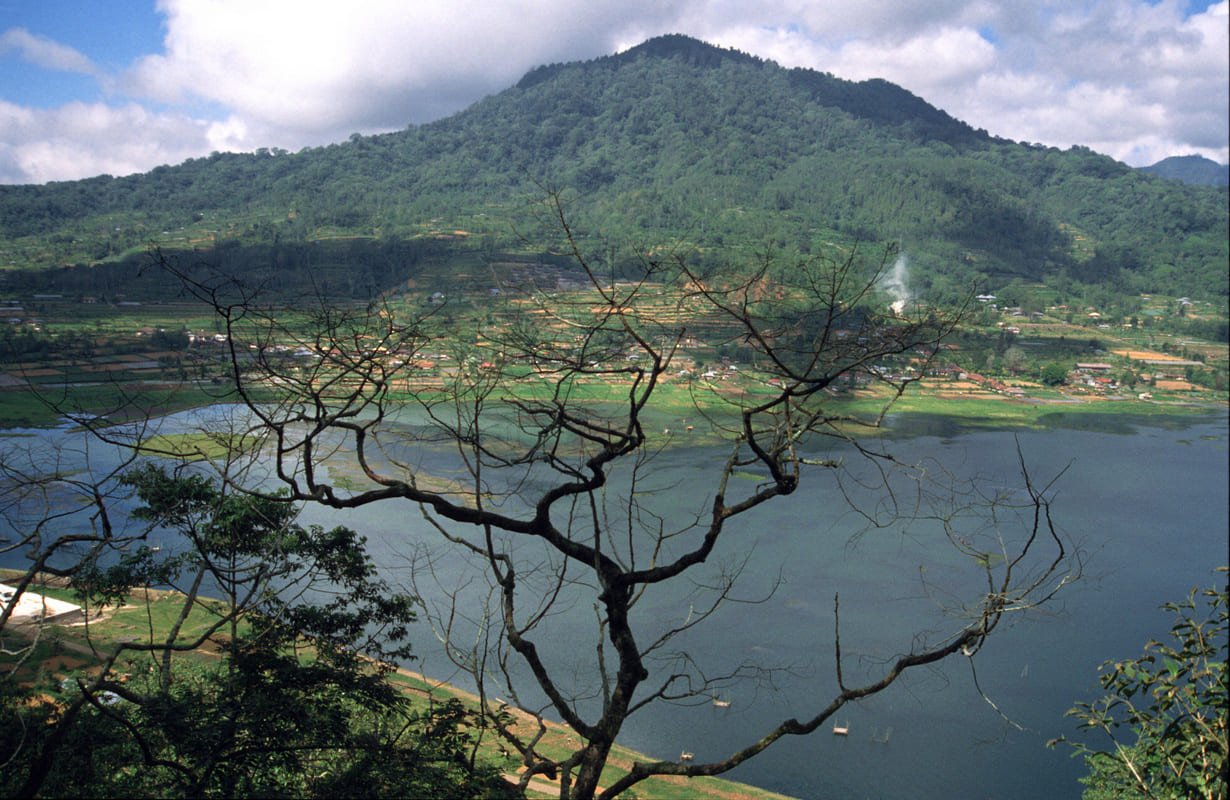 Ada Pemandangan Sawah, Danau dan Lembah