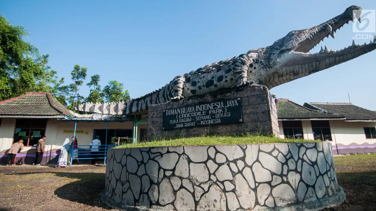 Patung Taman Buaya Indonesia