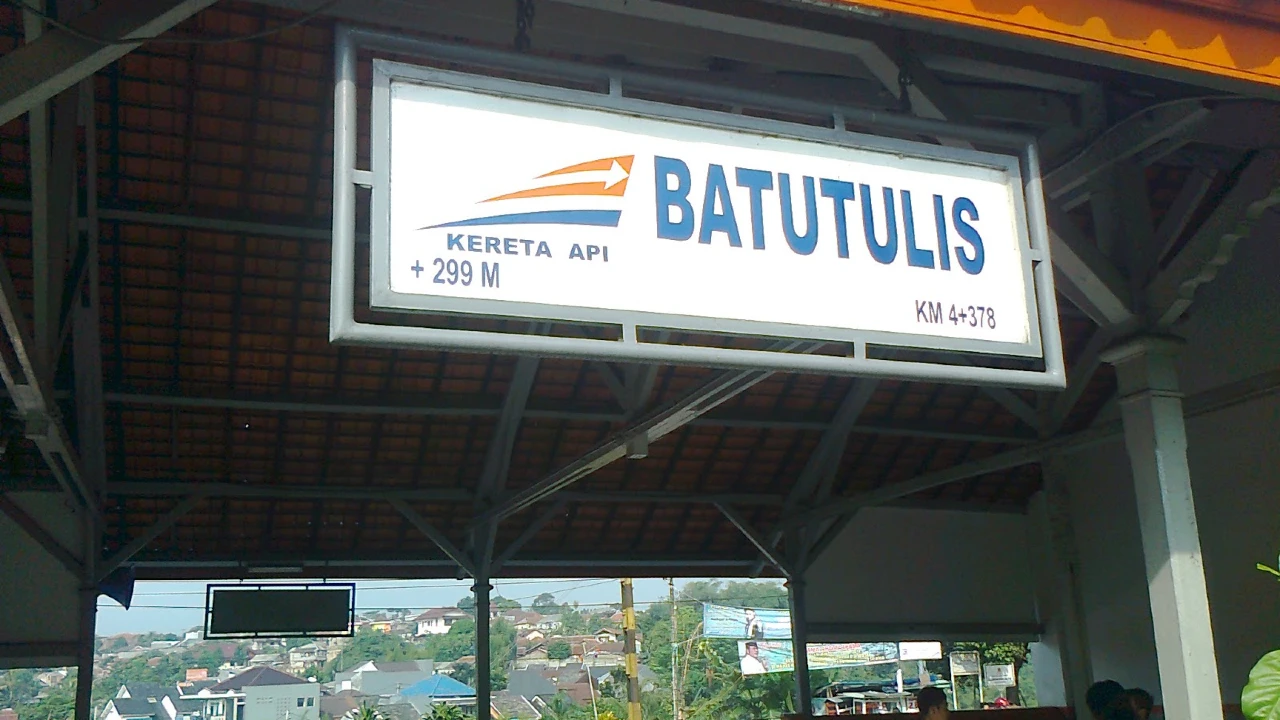 Bagian depan Stasiun Batutulis
